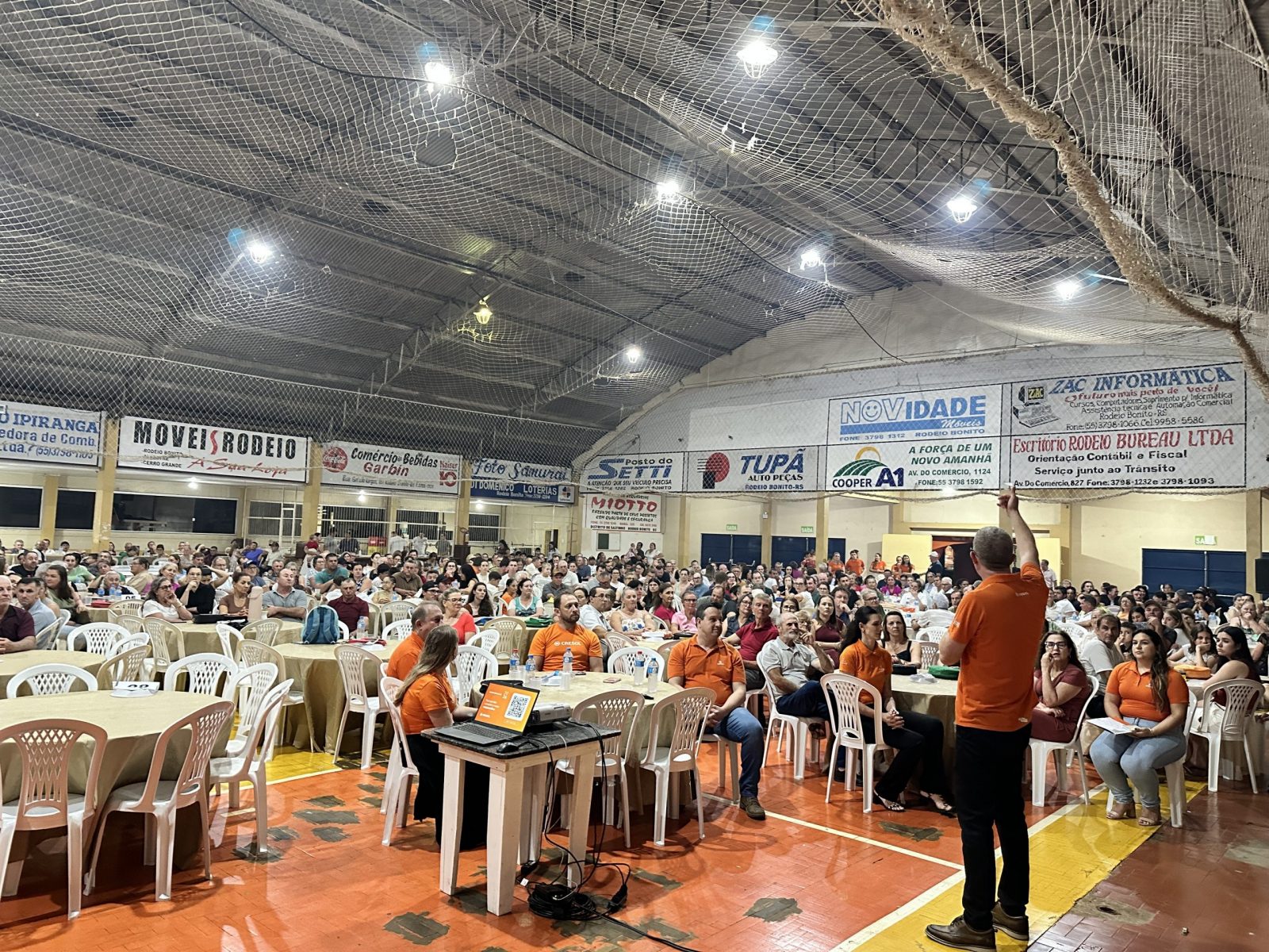 Cresol Raiz realiza assembleias As assembleias da Cresol Raiz reúne os cooperados para decidir o futuro da cooperativa de crédito