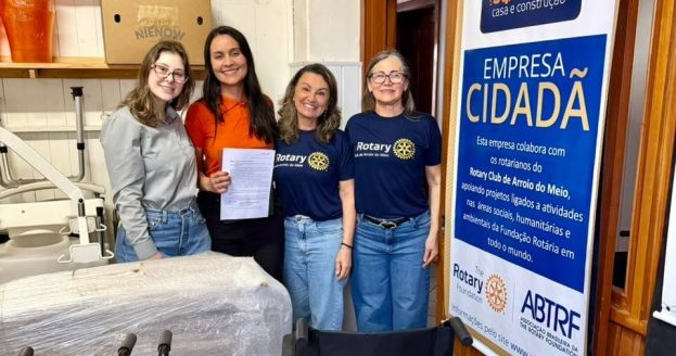 Representantes do rotary recebe a equipe da Cresol Essência em sua sede