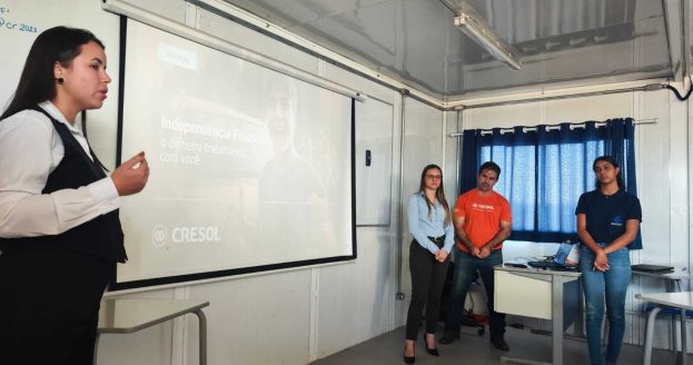 Educação financeira é tema de encontro entre Cresol Ativa e estudantes do Senai