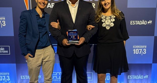 Equipe da Cresol recebendo premiação FIA