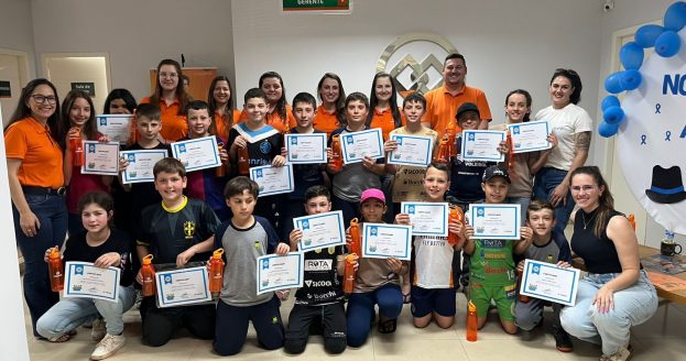 Formatura de alunos de projeto educacional (1)