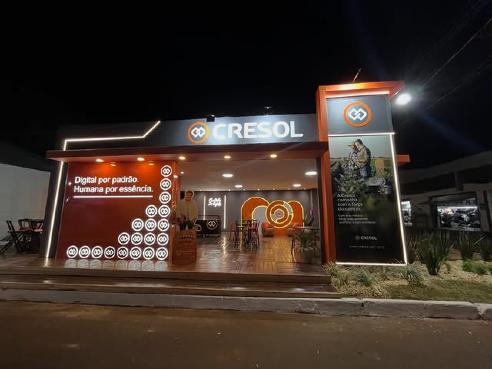 Momentos da participação da Cresol na Fenasoja 2026, promovendo conexões, aprendizado e cooperativismo