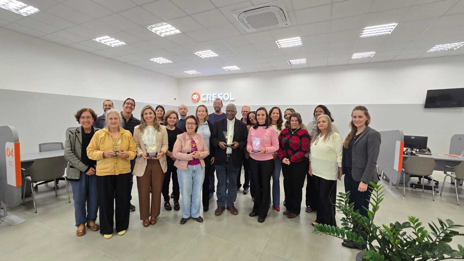 Pioneira em fundo social desenvolve família