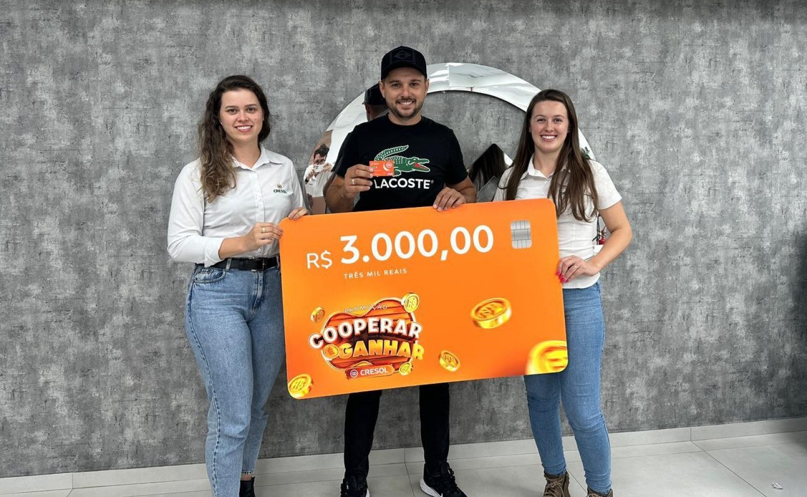 Cooperados da Cresol Raiz levam R$ 3 mil reais em segundo sorteio da campanha