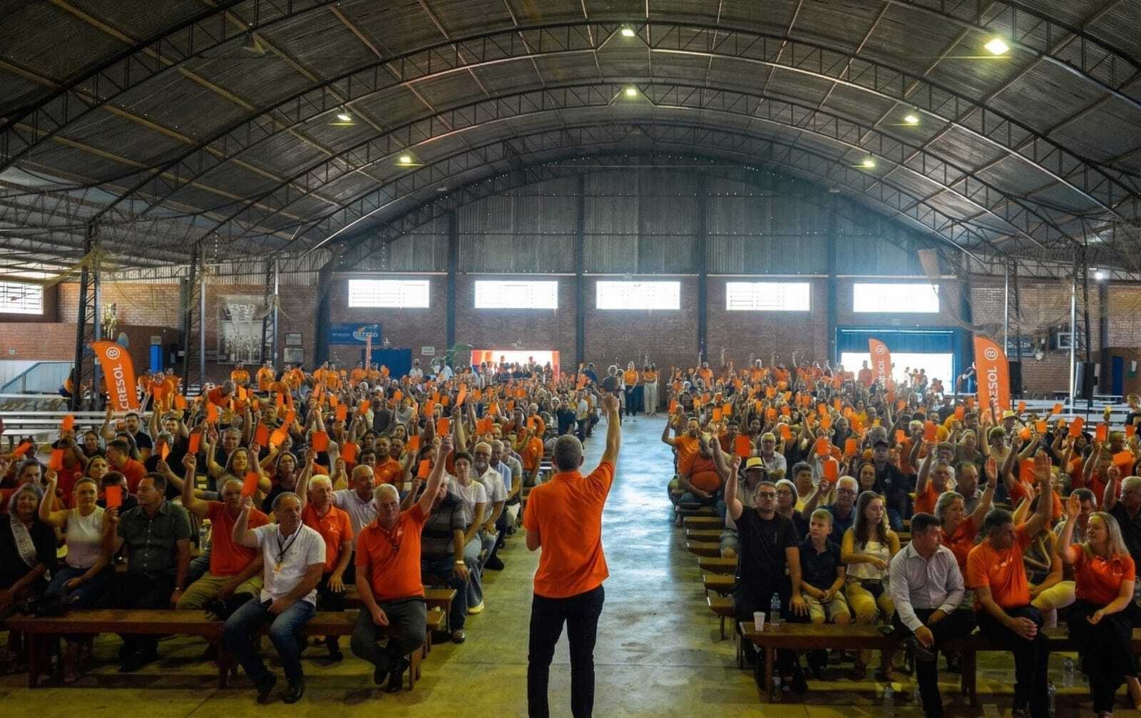 Assembleia Geral Cresol Raiz 2025 com mais de mil participantes em Frederico Westplhalen