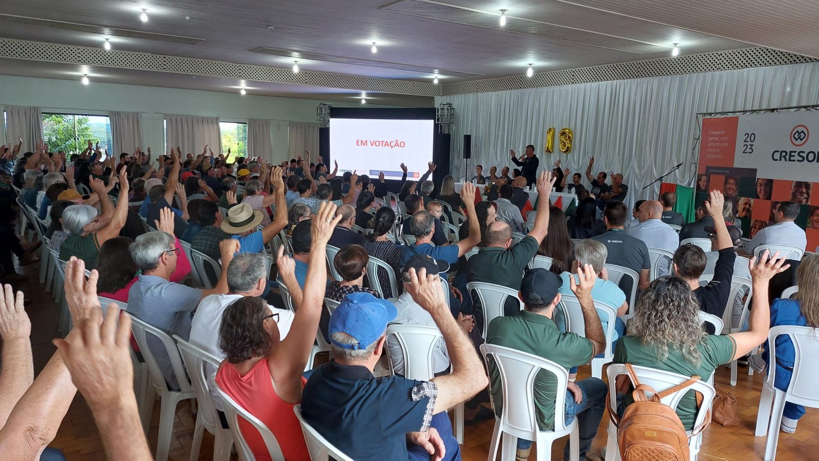 Cooperados votaram sobre os rumos da cooperativa.