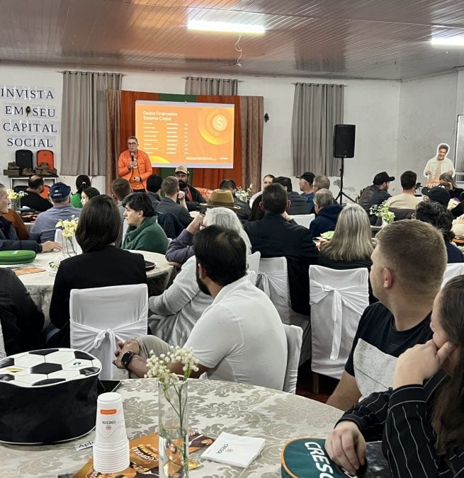 Cooperados e parceiros participaram do evento da Cresol