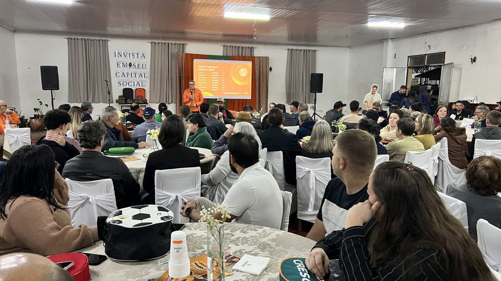 Cooperados e parceiros participaram do evento da Cresol